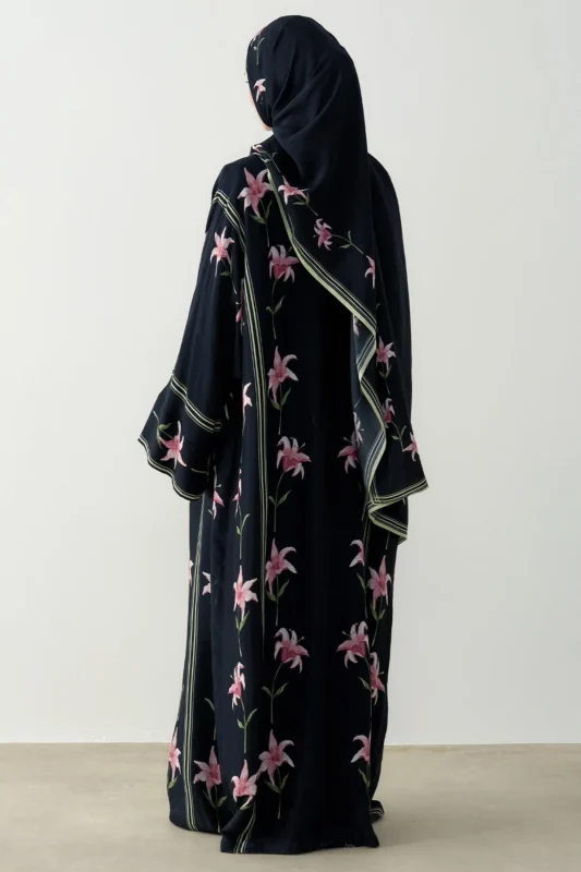 Blooming black floral abaya by Tülin Moda