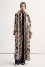 Floral open-front abaya in taupe viscose, light and flowy, by Tülin Moda