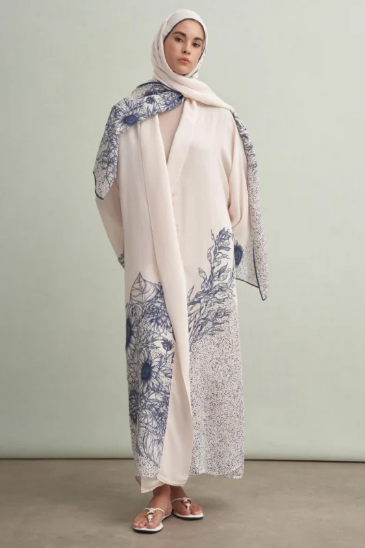 Cream open-front abaya in soft viscose, 140 cm long, by Tülin Moda