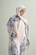 Tülin Moda cream floss abaya, a lightweight, one-size abaya made in Türkiye