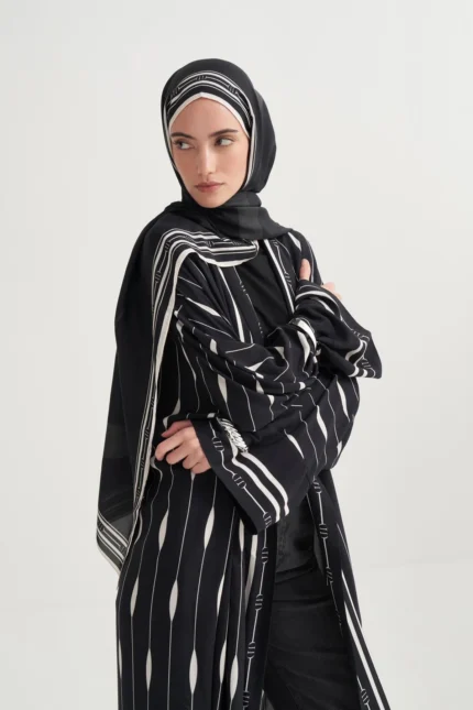 Zyra premium floss abaya in black, an open-front viscose modest abaya by Tülin Moda